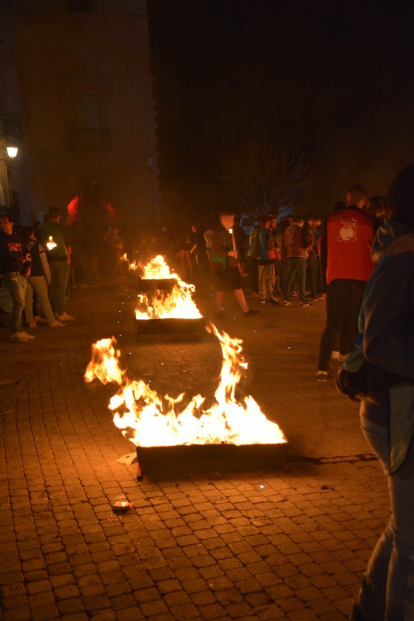 Encendido de antorchas para despedir las fiestas de Almazán. SATUR LAFUENTE (71)_04