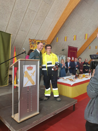 San Esteban celebra con su Guardia Civil el día del Pilar. ANA HERNANDO