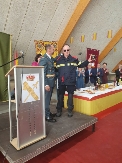 San Esteban celebra con su Guardia Civil el día del Pilar. ANA HERNANDO