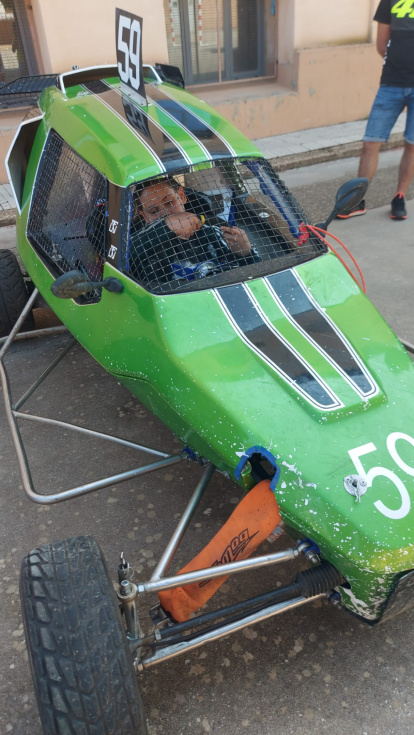 El club de automovilismo BNNOracing acerca su actividad a los alumnos del colegio de Berlanga.