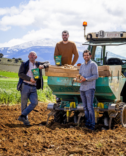La mayoría de la patata de Aperitivos de Añavieja es de kilómetro cero y se cultiva a escasos metros de la planta de transformación.