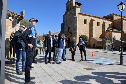 La enseña nacional ya ondea en el castillo
