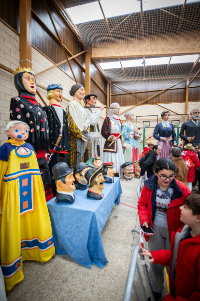 Gigantes y cabezudos convierten la Gigantalia 2024 en una fiesta.