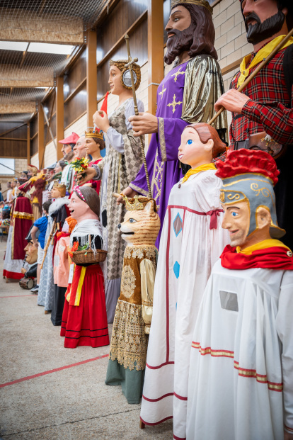 Gigantes y cabezudos convierten la Gigantalia 2024 en una fiesta.