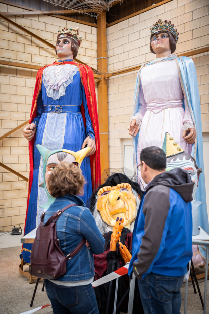 Gigantes y cabezudos convierten la Gigantalia 2024 en una fiesta.