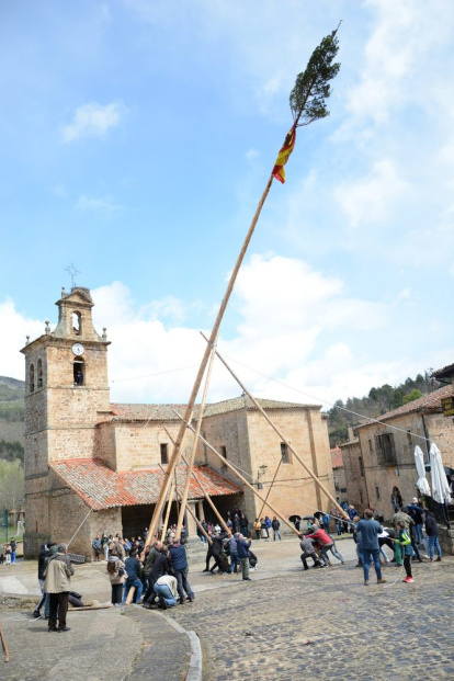 La lluvia amenazó con complicar la fiesta
