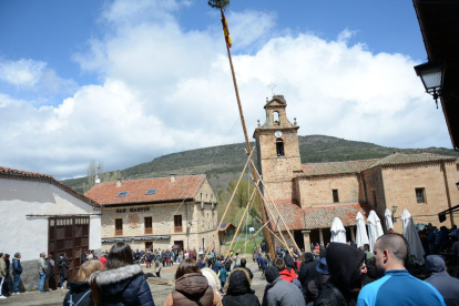 La lluvia amenazó con complicar la fiesta