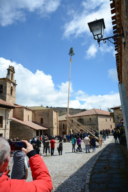 La lluvia amenazó con complicar la fiesta
