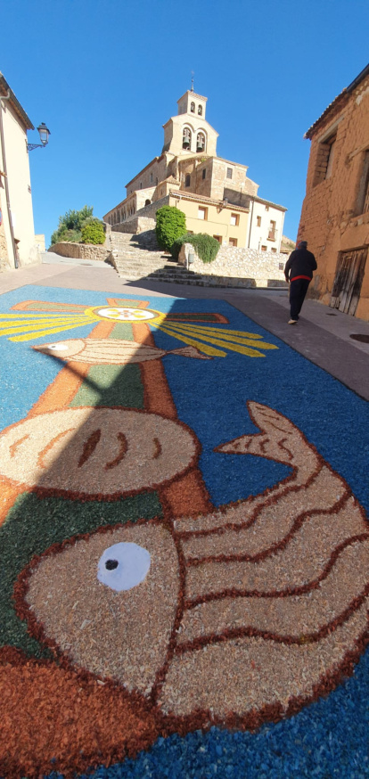 San Esteban de Gormaz vuelve a vestirse de color con las alfombras del Corpus.