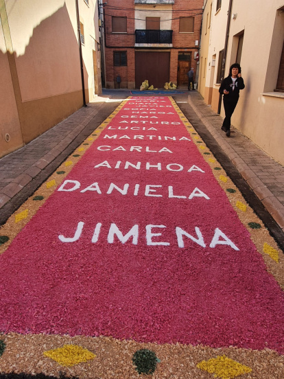 San Esteban de Gormaz vuelve a vestirse de color con las alfombras del Corpus.