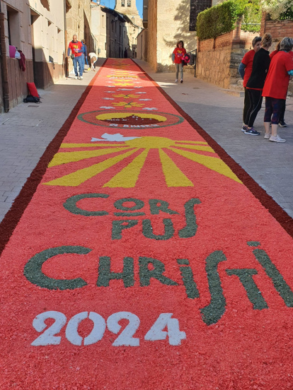 San Esteban de Gormaz vuelve a vestirse de color con las alfombras del Corpus.