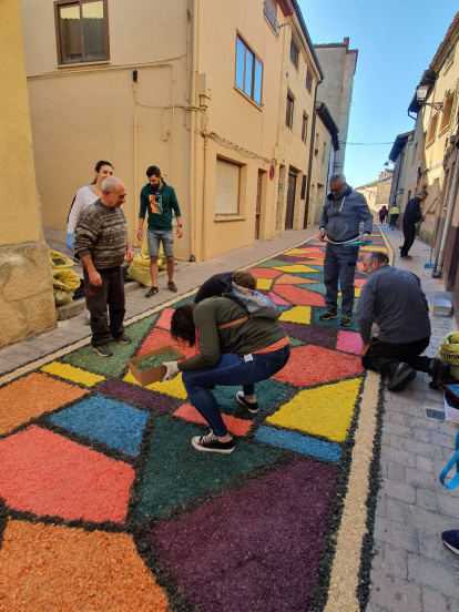 San Esteban de Gormaz vuelve a vestirse de color con las alfombras del Corpus.