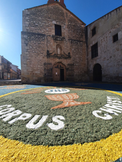 San Esteban de Gormaz vuelve a vestirse de color con las alfombras del Corpus.