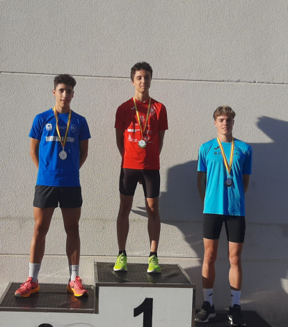 Uno de los sorianos en el pódium de la prueba.