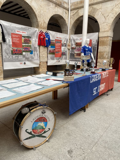 Trofeos, camisetas, botas, recortes de prensa y otros elementos de la historia del club