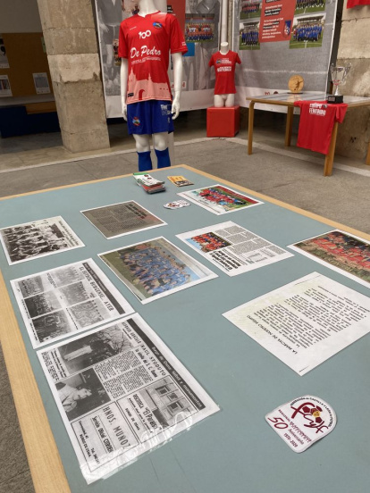 Trofeos, camisetas, botas, recortes de prensa y otros elementos de la historia del club