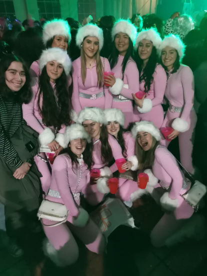 Grupo de adnamantinas en el desfile de Carnaval