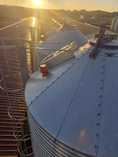 Sensores para saber el pienso consumido y acumulado en los silos.