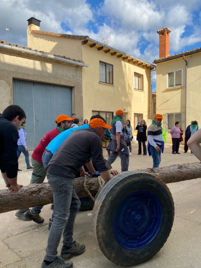 Vecinos y visitantes disfrutan de una jornada tradicional acompañada de música y gastronomía.