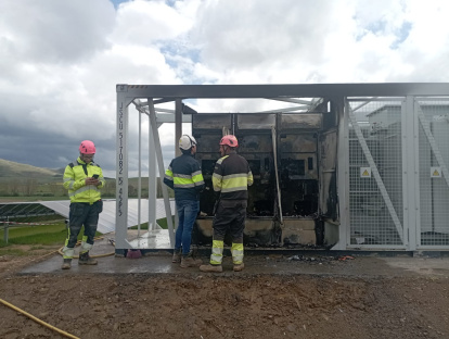 Detalle del lugar del incendio tras su extinción.