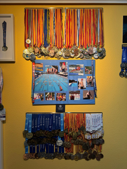 Algunas de las medallas logradas por el nadador soriano.
