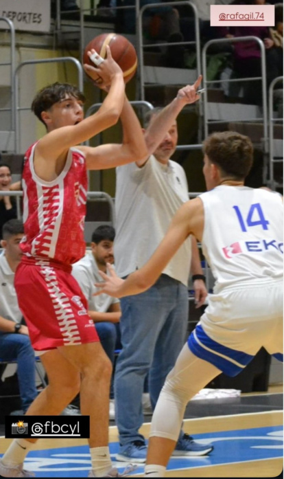 Daniel Pascual en un partido con la cantera de la Cultural y Deportiva Leonesa.