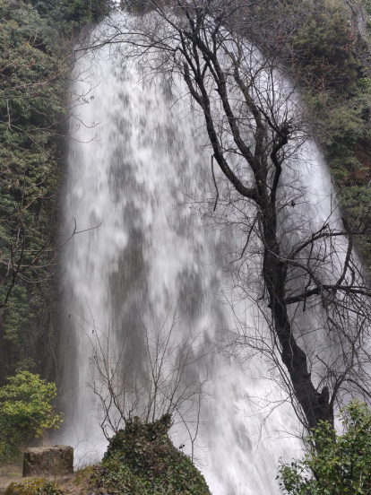 La Cascada de La Toba con una fuerza que estremece