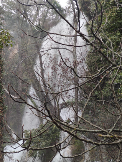 La Cascada de La Toba con una fuerza que estremece