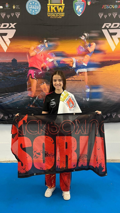 Adriana Verde mostrando con orgullo en Italia su lugar de origen.