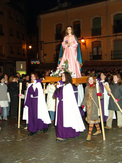 Las procesiones nocturnas refuerzan el ambiente de recogimiento característico de la Semana Santa en Ágreda