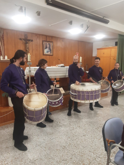 Tradición y convivencia intergeneracional en la Semana Santa agredeña.