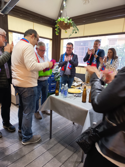 El club y la afición rinden homenaje a una agrupación histórica.