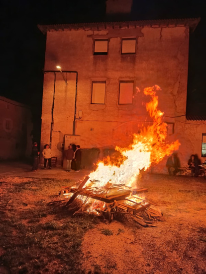 La localidad soriana de Valdanzo celebró este jueves su tradicional luminaria.
