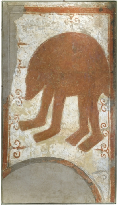El “Oso” de San Baudelio, pintado hacia 1125, forma parte de uno de los conjuntos románicos más valiosos conservados en el Museo del Prado y simboliza las fuerzas del mal en el imaginario medieval.