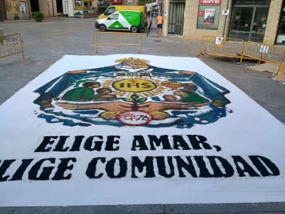 Las hermosas alfombras florales adornaron el paseo procesional