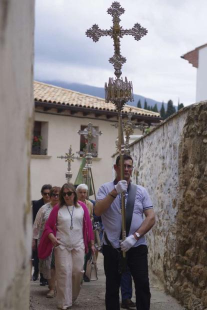 Las hermosas alfombras florales adornaron el paseo procesional