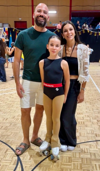 Clara Álvaro junto a sus entrenadores Daniel Giner y Andrea Álvarez.