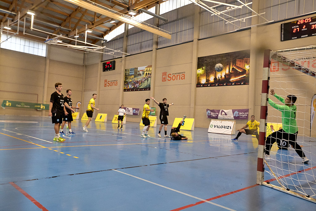 Mal inicio de Liga para el Balonmano Soria que pierde con contundencia ...